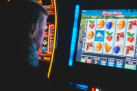 Geld inzetten op meerdere lijnen bij slots? Dit moet je weten
