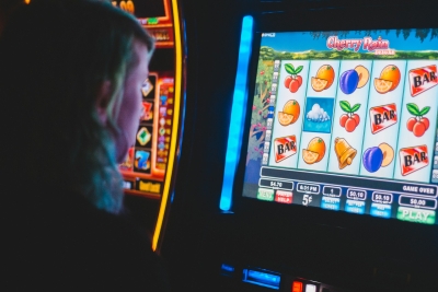 Geld inzetten op meerdere lijnen bij slots? Dit moet je weten